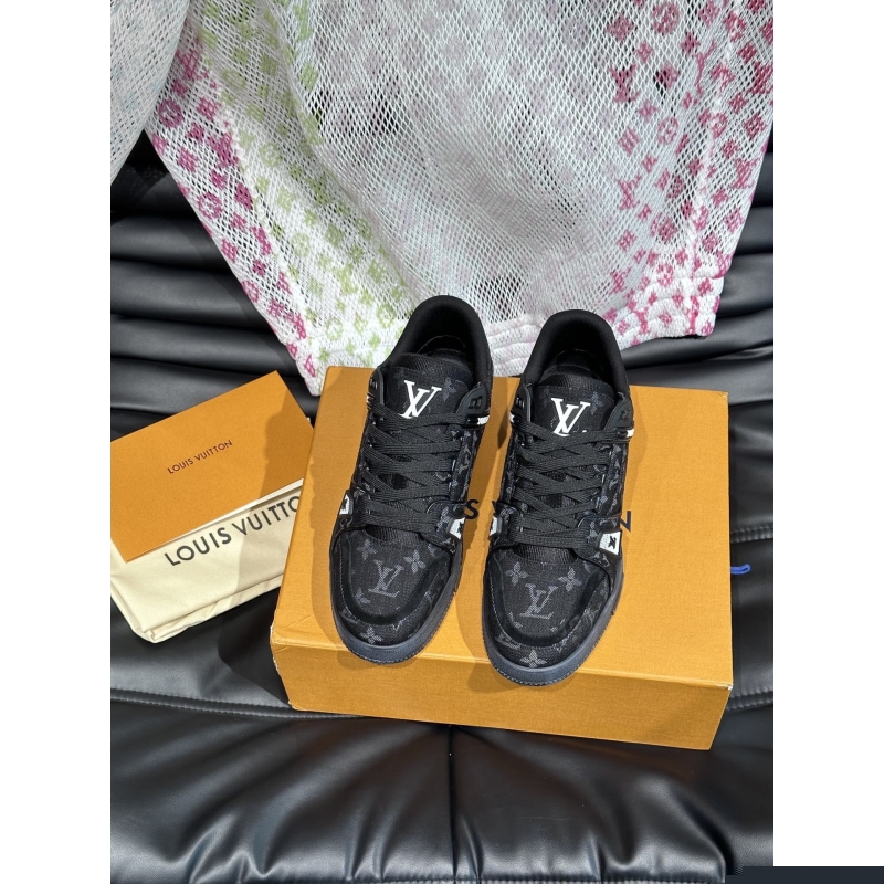 l**is V*t*n sneakers